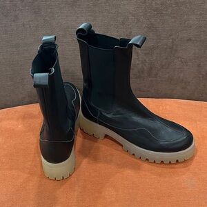 L'INTERVALLE Black Ankle Boots with Translucent Rubber Soles